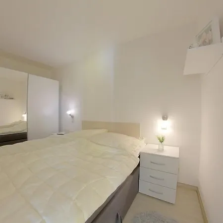 422 Apartment *